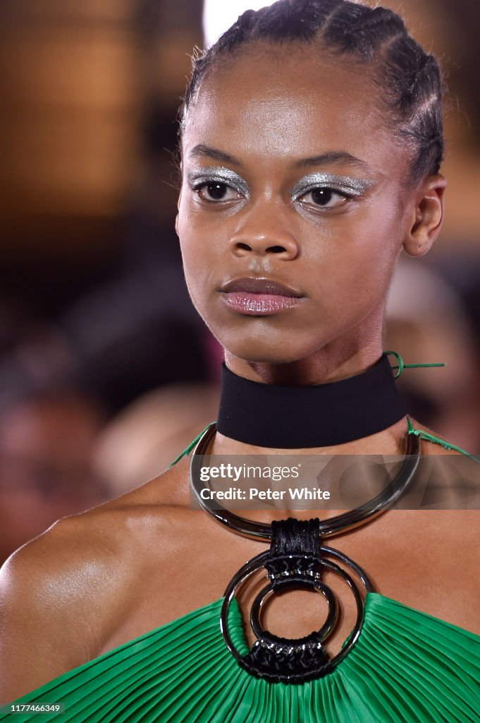 Balmain : Runway - Paris Fashion Week - Womenswear Spring Summer 2020