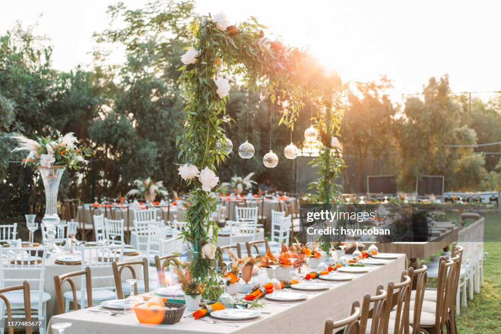 Tischdekoration für eine Event-Party oder Hochzeitsfeier