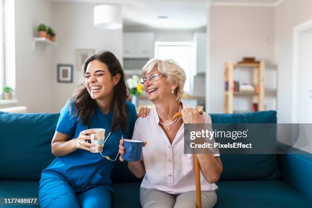 she has a great way with her patiends - aged care staff stock pictures, royalty-free photos & images