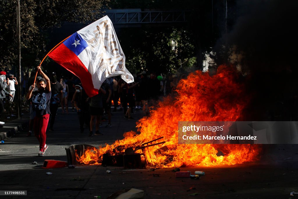 Protests Continue In Chile After President Piñera Declared State of Emergency And Suspended Subway Fare Hike