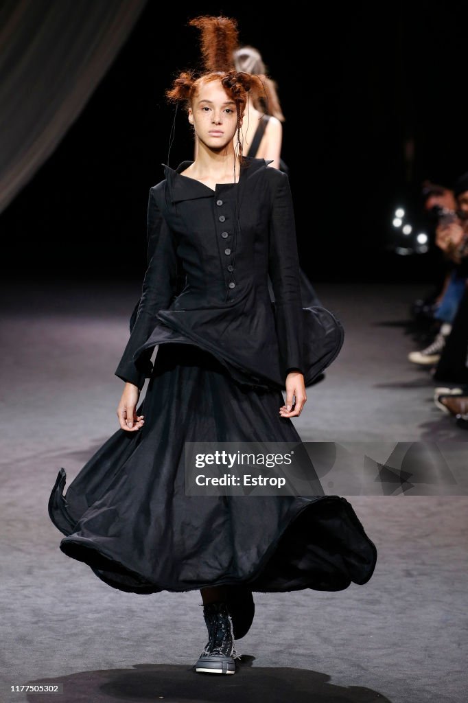 Yohji Yamamoto : Runway - Paris Fashion Week - Womenswear Spring Summer 2020