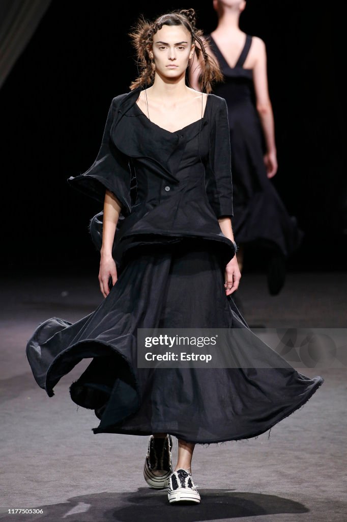 Yohji Yamamoto : Runway - Paris Fashion Week - Womenswear Spring Summer 2020