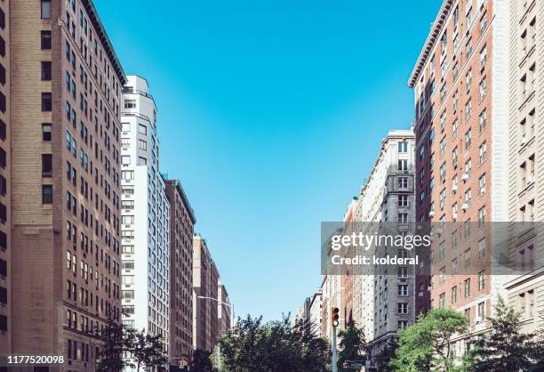 park avenue in upper manhattan - upper east side di manhattan foto e immagini stock