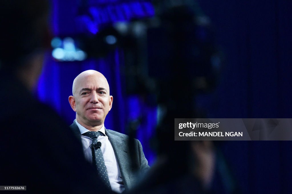 US-SPACE-AWARD-BEZOS