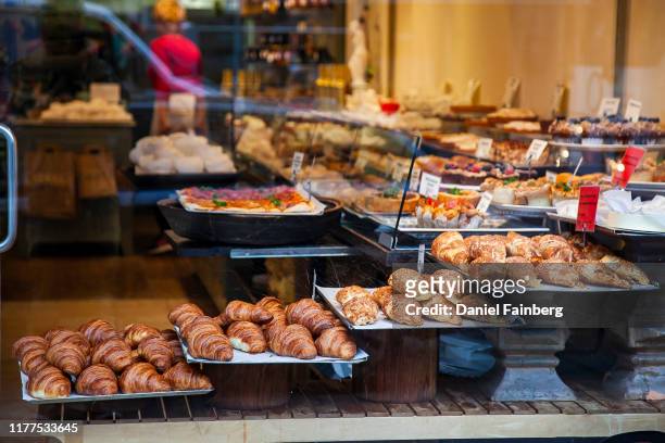 exterior of bakery in europe - close up of chocolates for sale stock pictures, royalty-free photos & images
