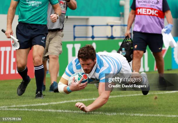 Julian Montoya of Argentina scores his side's first try during the Rugby World Cup 2019 Group C game between Argentina and Tonga at Hanazono Rugby...