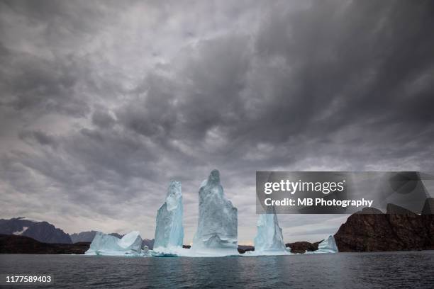 dramatic iceberg - 高層雲 個照片及圖片檔