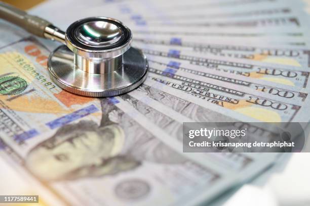 stethoscope money - medicaid stock-fotos und bilder