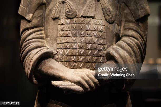 terracotta warriors and horses of qin dynasty - terracotta soldiers stock pictures, royalty-free photos & images