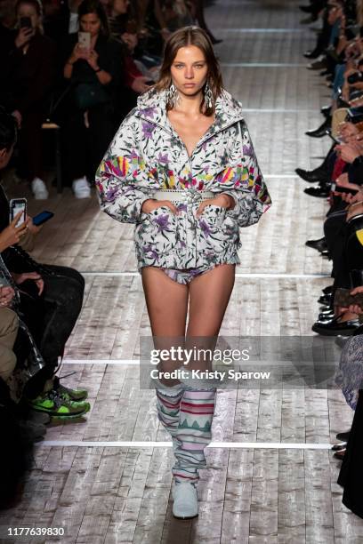 Alesya Kafelnikova walks the runway during the Isabel Marant Womenswear Spring/Summer 2020 show as part of Paris Fashion Week on September 26, 2019...