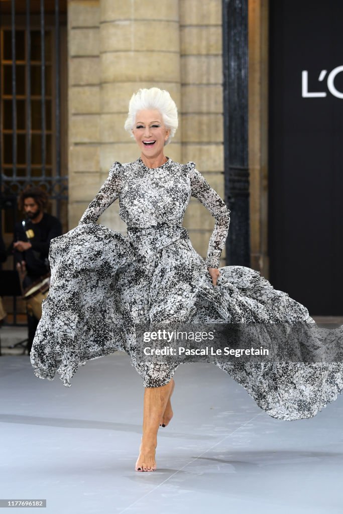 "Le Defile L'Oreal Paris" : Runway - Paris Fashion Week - Womenswear Spring Summer 2020