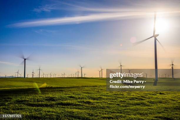 wind turbines montezuma hills clean energy - wind turbine california stock pictures, royalty-free photos & images