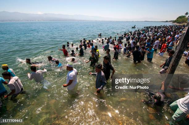 Ocean Based Rituals 19 Zikir Stock Photos, High-Res Pictures, and Images - Getty Images