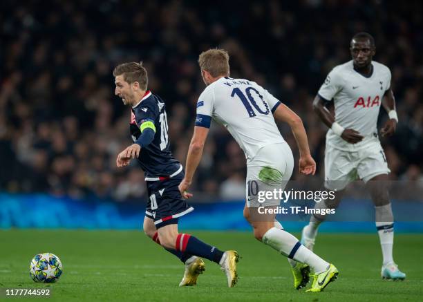 Marko Marin of FK Crvena Zvezda and Harry Kane of Tottenham Hotspur and Moussa Sissoko of Tottenham Hotspur battle for the ball during the UEFA...