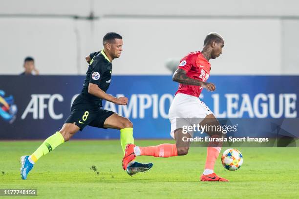 Anderson Souza Conceicao, of Guangzhou Evergrande fights for the ball with Ewerton da Silva Pereira of Urawa Red Diamonds during the AFC Champions...