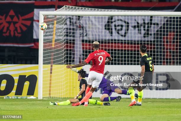 Anderson Souza Conceicao, of Guangzhou Evergrande attempt for a goal during the AFC Champions League Semi Final second leg match between Guangzhou...