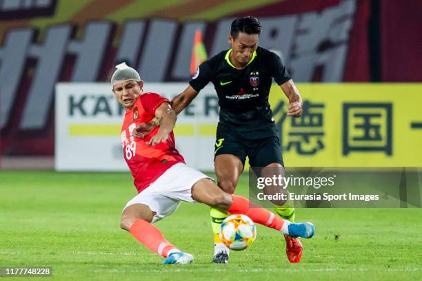 Al Kensen, Elkeson Cardoso, of Guangzhou Evergrande fights for the ball with Tomoaki Makino of Urawa Red Diamonds during the AFC Champions League...