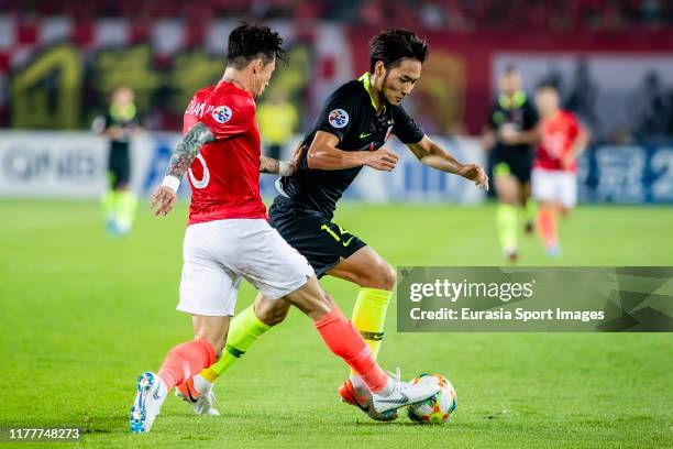 Kenyu Sugimoto of Urawa Red Diamonds fights for the ball with Zhang Linpeng of Guangzhou Evergrande in action during the AFC Champions League Semi...