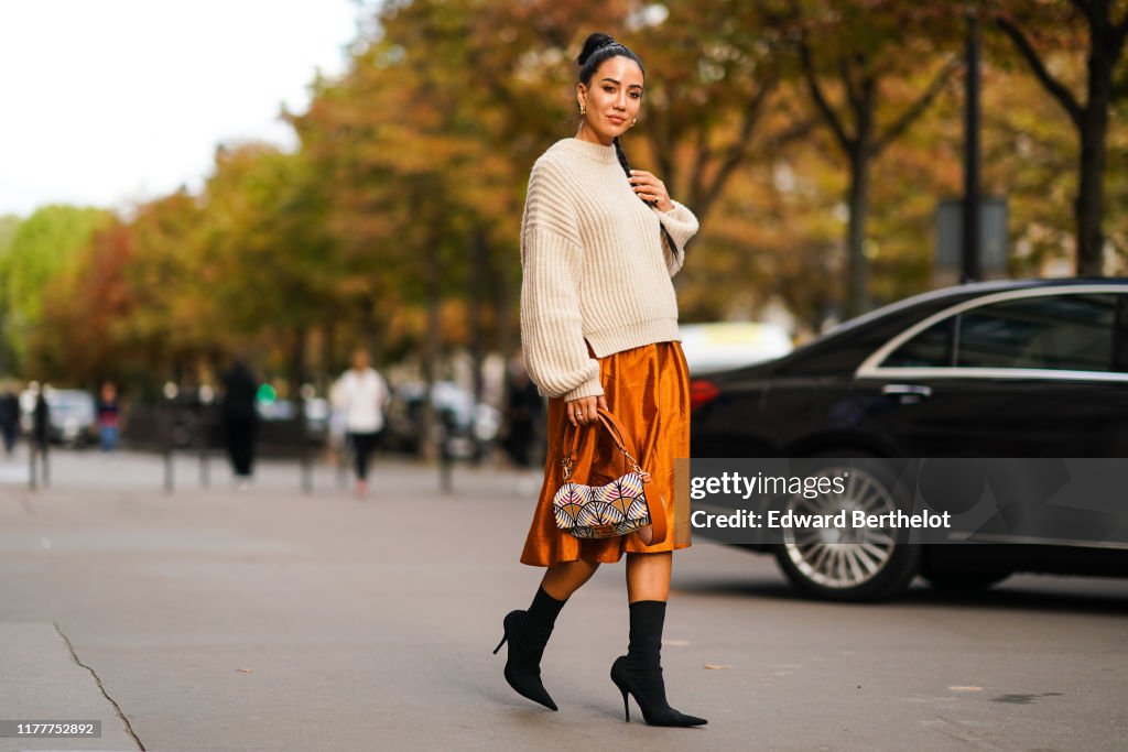 Street Style : Paris Fashion Week - Womenswear Spring Summer 2020