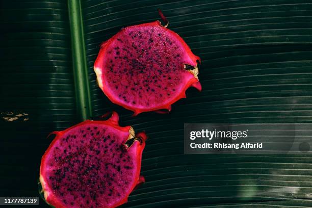 fresh cut red dragon fruits - pitaya stock pictures, royalty-free photos & images