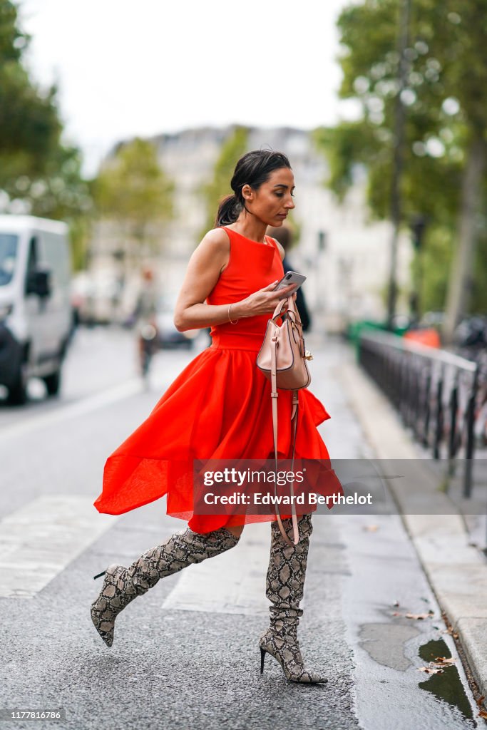 Street Style : Paris Fashion Week - Womenswear Spring Summer 2020