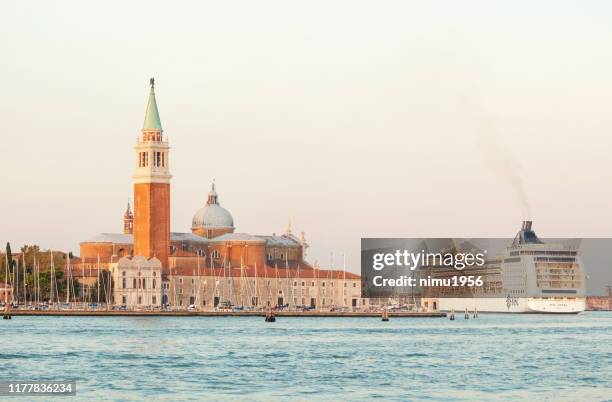 cruise ship in venice in st.mark basic (st. mark's basin) near st. george island - pericolo stock pictures, royalty-free photos & images
