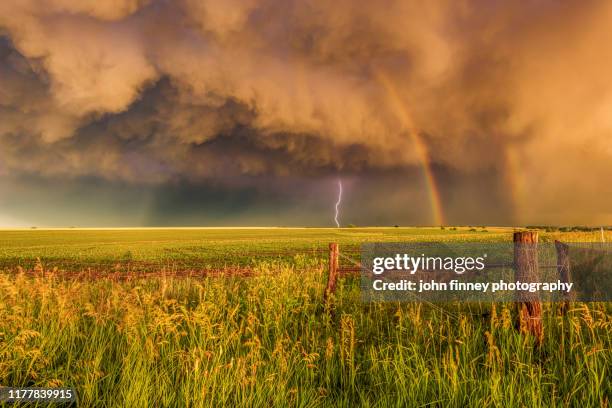 rainbow - lightning - storm - nebraska - weather - climate - usa - tormenta de granizo fotografías e imágenes de stock