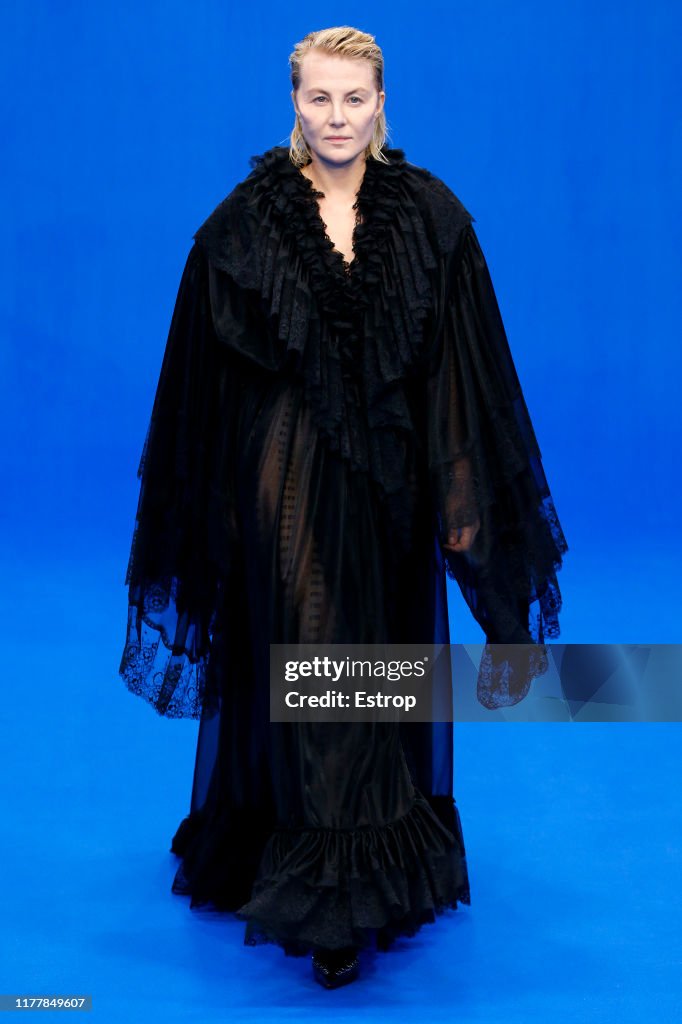 Balenciaga : Runway - Paris Fashion Week - Womenswear Spring Summer 2020