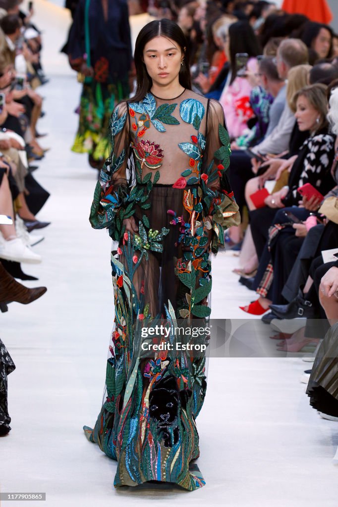 Valentino : Runway - Paris Fashion Week - Womenswear Spring Summer 2020