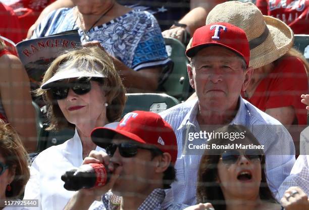 Bushside Ranger Laura 91 George And Laura Bush Texas Rangers Photos & High Res Pictures ...