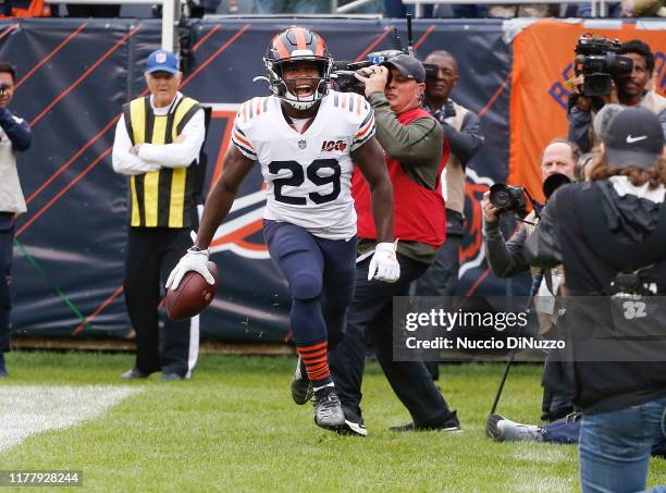 Tarik Cohen of the Chicago Bears celebrates his touchdown during the first quarter against the Minnesota Vikings at Soldier Field on September 29,...