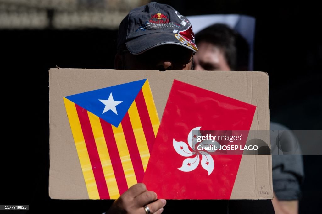 TOPSHOT-SPAIN-CATALONIA-HONG KONG-DEMONSTRATION