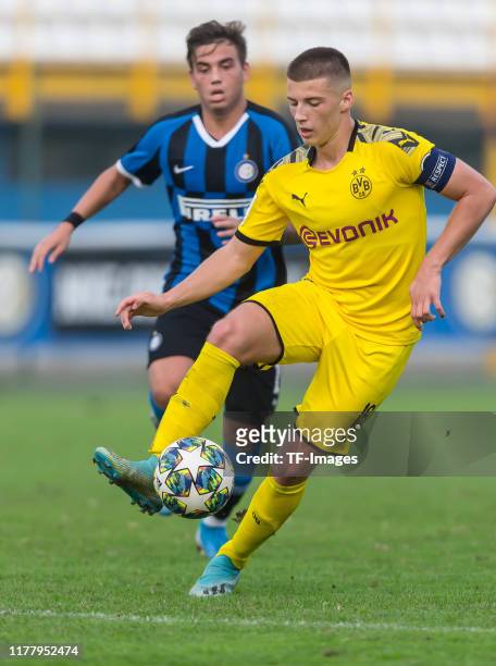 Matias Fonseca of Inter Mailand U19 and Tobias Raschl of Borussia Dortmund U19 battle for the ball during the UEFA Youth League match between Inter...