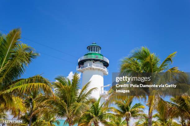 a lighthouse in the caribbean sea in a sunny day, belize. - harvest caye stock pictures, royalty-free photos & images