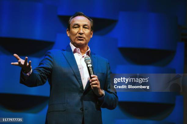 Oscar Munoz, chief executive officer of United Airlines Holdings Inc., speaks during an event in Chicago, Illinois, U.S., on Thursday, Oct. 24, 2019....