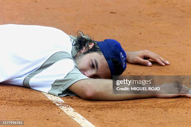 Argentine tennis player Jose Acasuso collapses after losing the final match in the Ericsson Cup to Guillermo Coria, 19 November 2000, in Montevideo,...