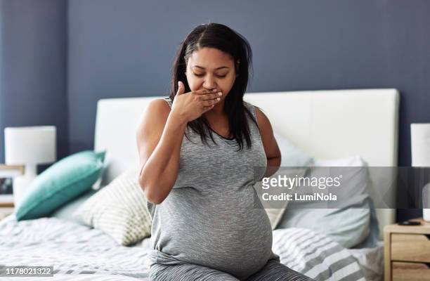 späte schwangerschaft übelkeit ist völlig normal - nausea stock-fotos und bilder