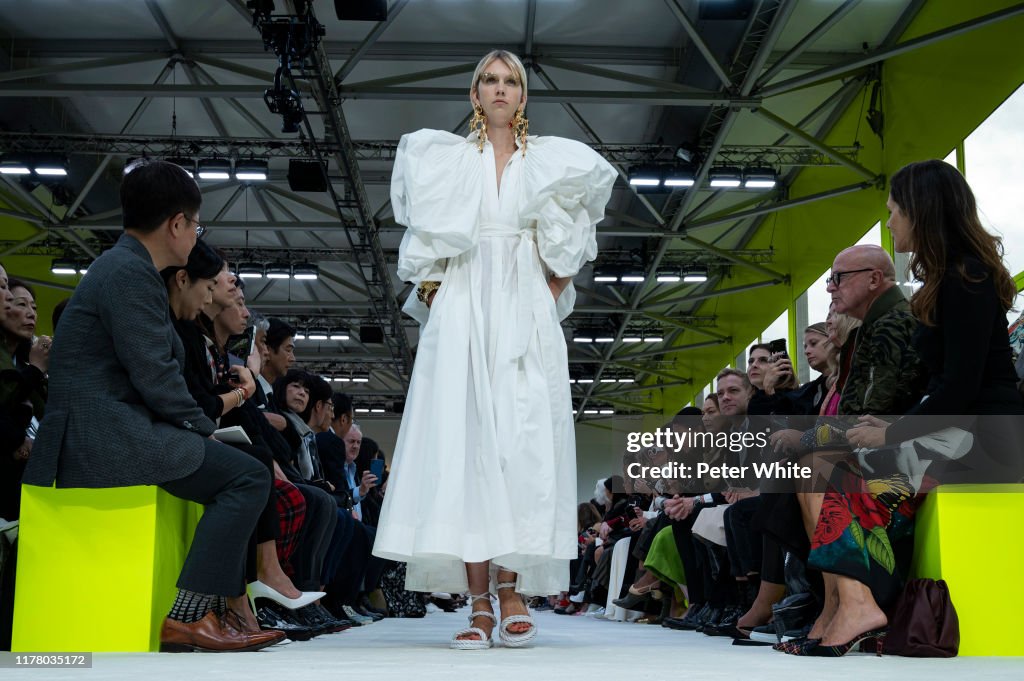 Valentino : Runway - Paris Fashion Week - Womenswear Spring Summer 2020