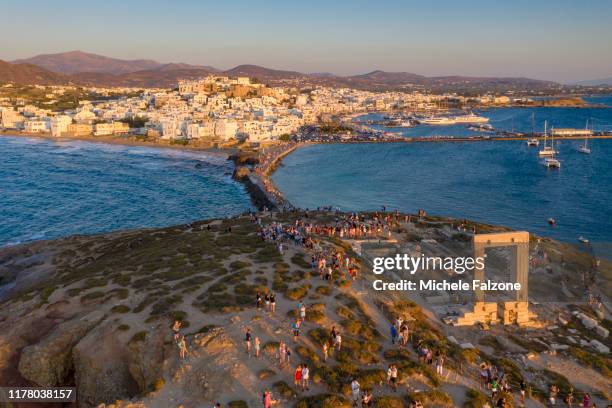 greece, naxos island - templo de apolo naxos imagens e fotografias de stock