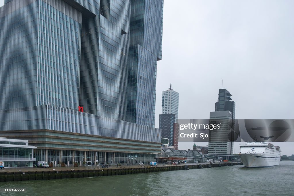 Crucero MS Magellan llega al puerto de Rotterdam, Países Bajos