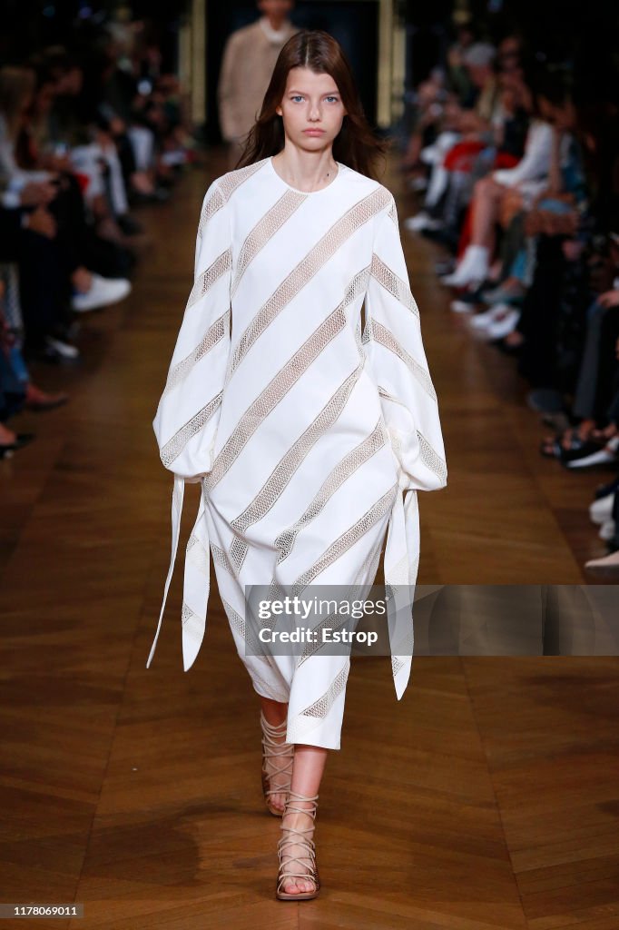 Stella McCartney : Runway - Paris Fashion Week - Womenswear Spring Summer 2020