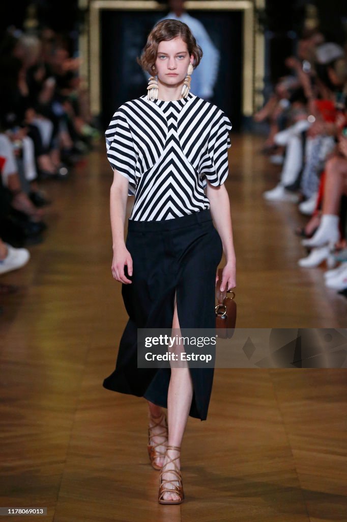 Stella McCartney : Runway - Paris Fashion Week - Womenswear Spring Summer 2020