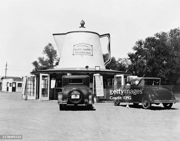 Diner in the shape of a giant coffee pot selling 'Delicious Goody Goody Sandwiches' in Phoenix, Arizona, circa 1930.