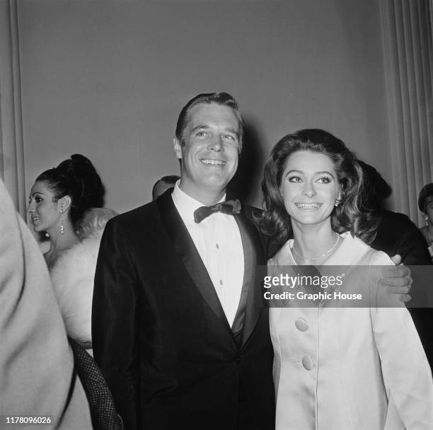 American actor George Peppard and his wife, actress Elizabeth Ashley at the premiere of the film 'The Sand Pebbles', 1966.