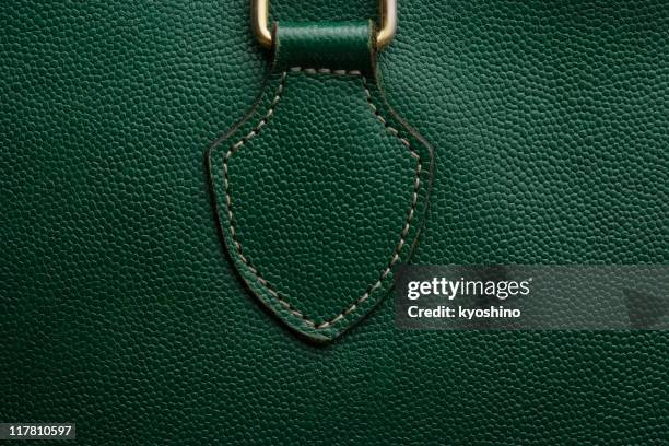 primer plano de una bolsa de cuero verde textura de fondo - piel de animal fotografías e imágenes de stock