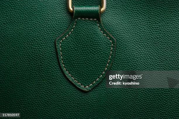 primer plano de una bolsa de cuero verde textura de fondo - buckle fotografías e imágenes de stock