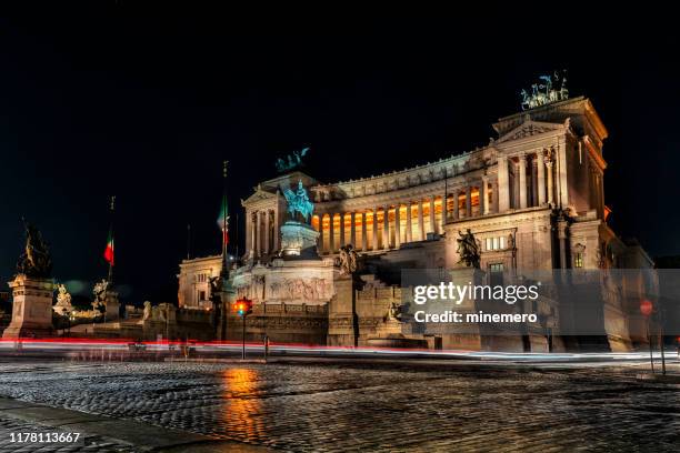 altar of the fatherland at night in rome - altare della patria stock pictures, royalty-free photos & images