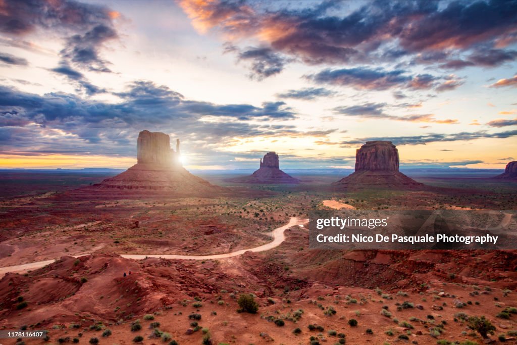 Monument Valley High-Res Stock Photo - Getty Images