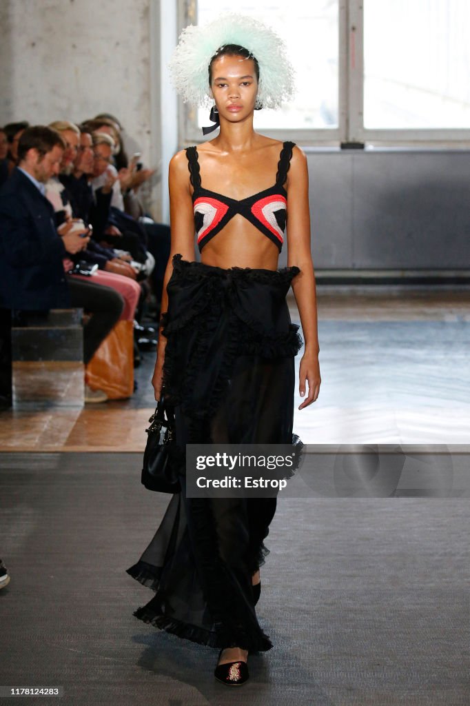 Giambattista Valli : Runway - Paris Fashion Week - Womenswear Spring Summer 2020