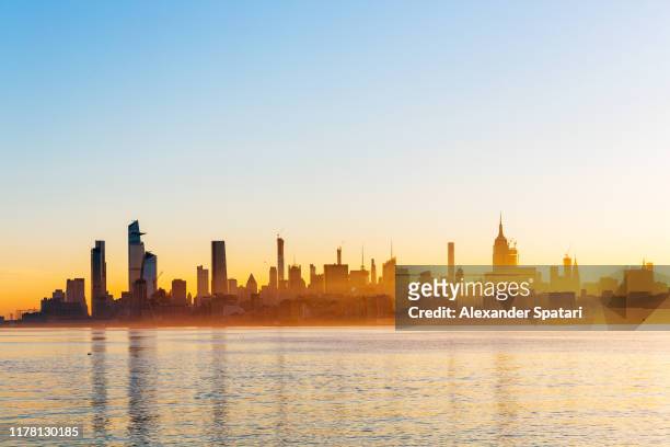 new york city manhattan skyline at sunrise with hudson river, united states - hudson yards foto e immagini stock